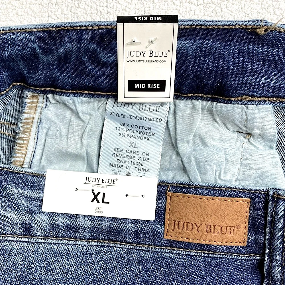 Judy Blue Los Angeles Mid-Rise Semi-Cuffed Raw Hem Denim Shorts Size (XL) - Picture 4 of 14